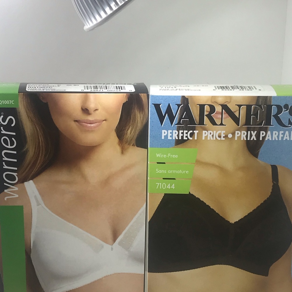 Warner’s BNIB 2 Bras (1 white 1 Black) 36 C= 2Bras